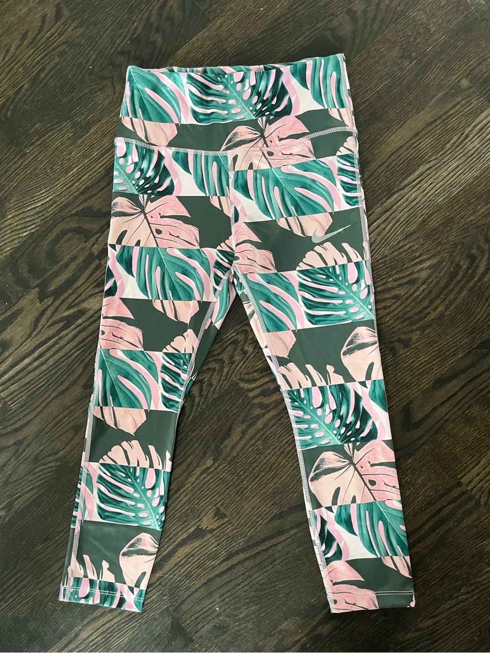 Nike Dri-Fit High Rise Pink & Green Cropped Tropical Leaf Capri Leggings Size M